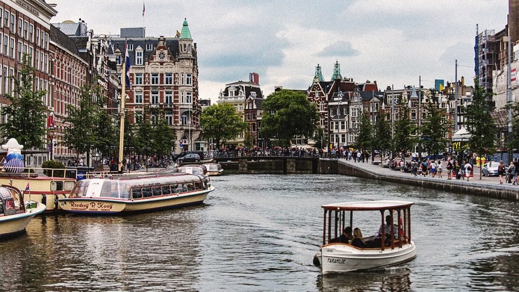 8 Iconic Places in Amsterdam That You Must Visit