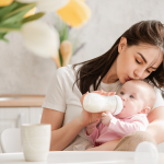 What Working Moms Should Know About Formula Feeding