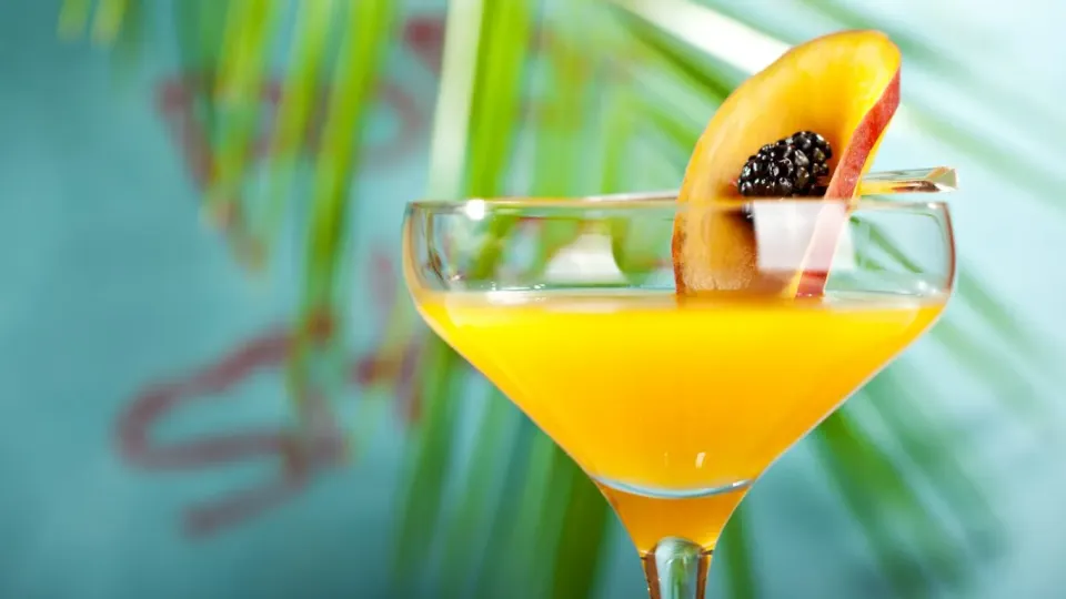 How to Make a Perfect Pornstar Martini with Pineapple Juice